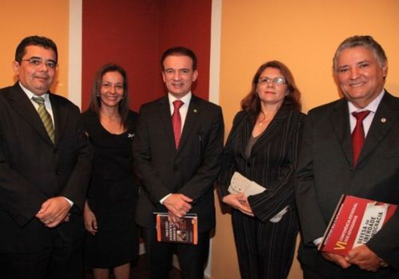 Mariana Albano, a secretária geral-adjunta da OAB/MA, Ana Flávia Melo e o presidente da OAB, Ophir Cavalcante na Conferência dos Advogados