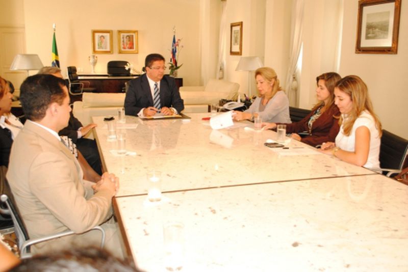 Assinatura Protocolo de Intenções para criação do CEAV