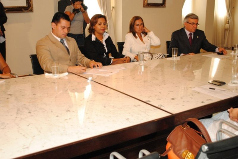 Assinatura Protocolo de Intenções para criação do CEAV