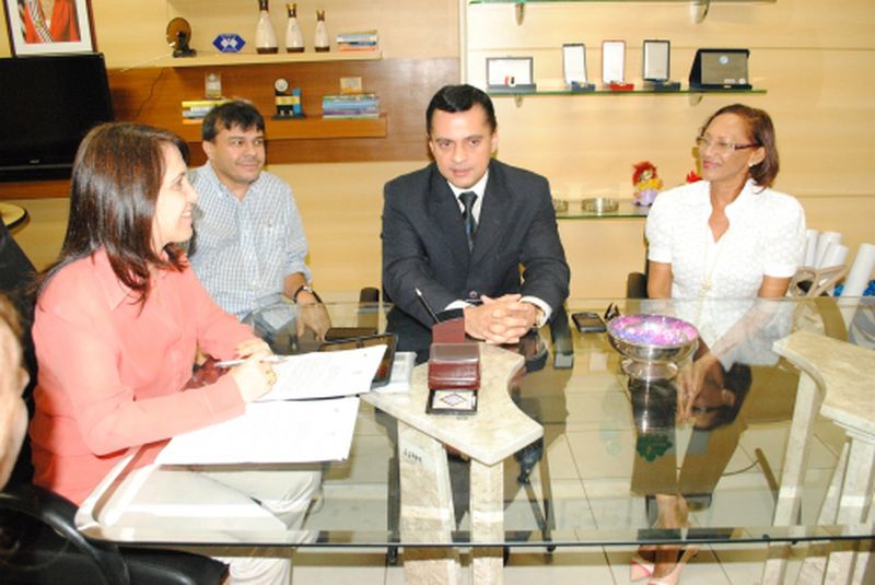 Assinatura do termo de cooperação técnica entre a DPE e a Sectec 