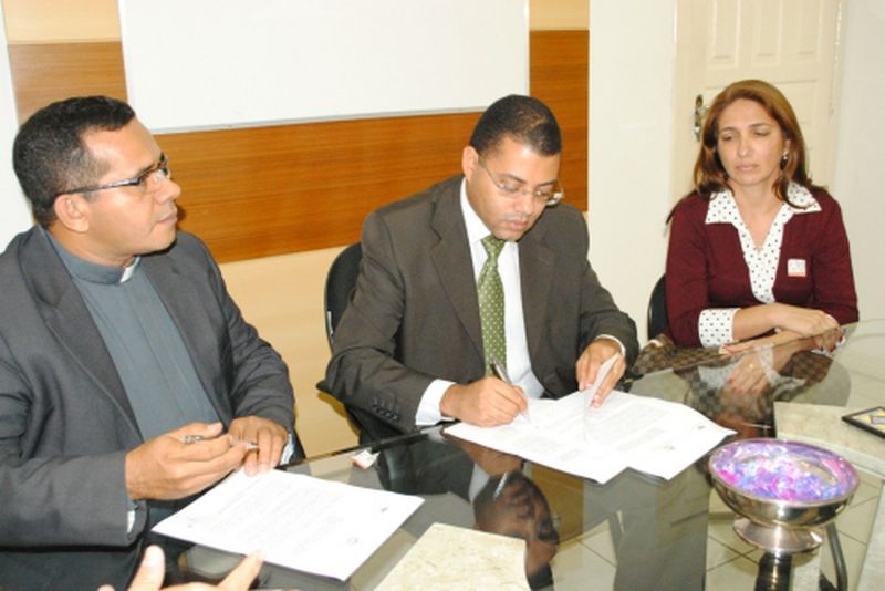 Assinatura do termo de cooperação técnica entre a DPE e a Sectec 