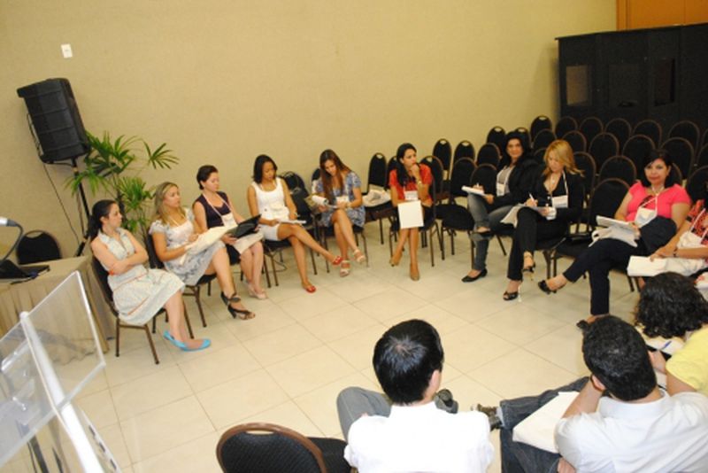 Reunião de assistentes sociais e psicólogos de Defensorias Públicas no AIDEF