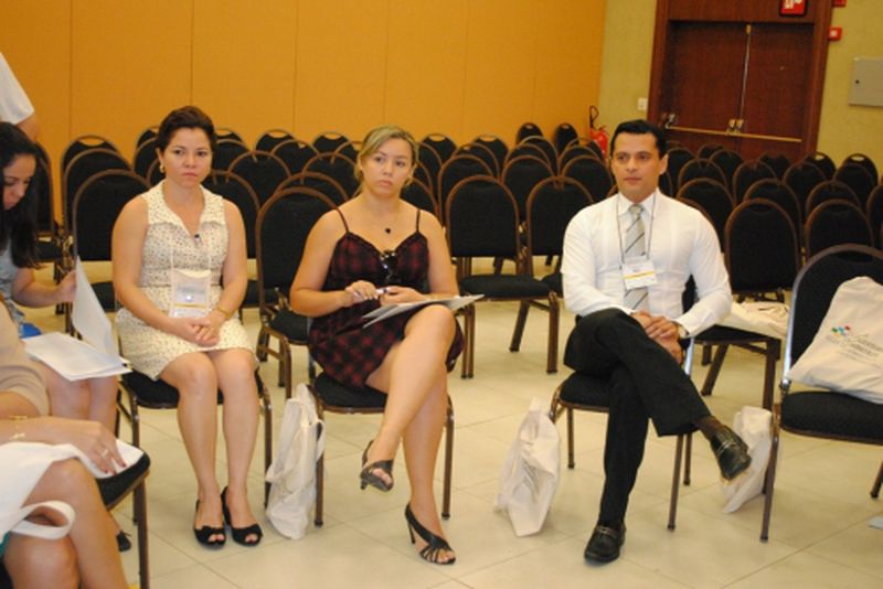 Reunião de assistentes sociais e psicólogos de Defensorias Públicas no AIDEF