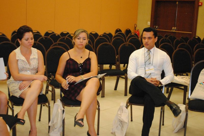 Reunião de assistentes sociais e psicólogos de Defensorias Públicas no AIDEF