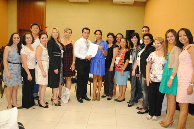 Reunião de assistentes sociais e psicólogos de Defensorias Públicas no AIDEF