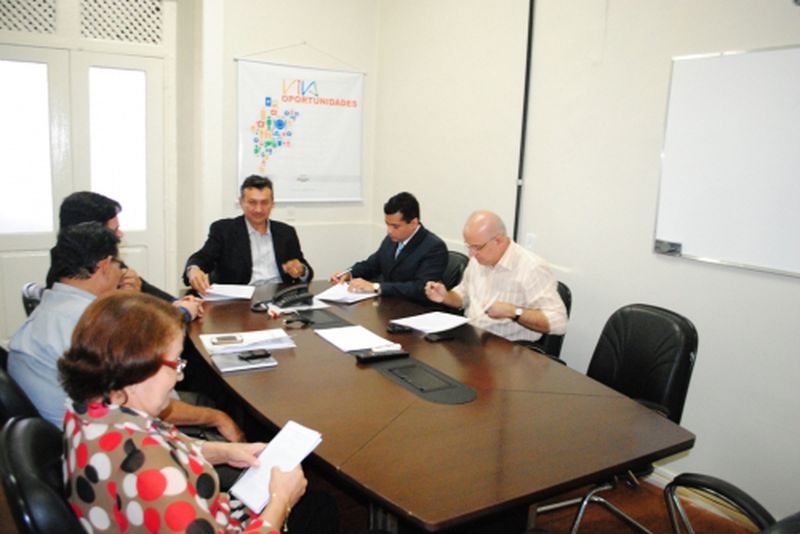 Assinatura termo de cooperação entre DPE e Sedes