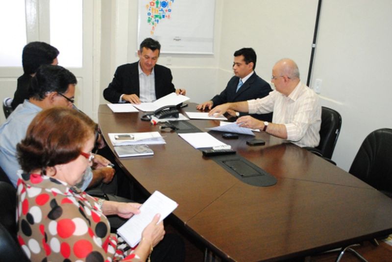 Assinatura termo de cooperação entre DPE e Sedes