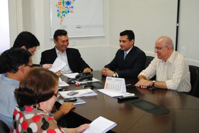 Assinatura termo de cooperação entre DPE e Sedes