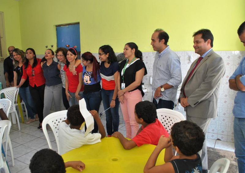 Doação de brinquedos a crianças carentes 