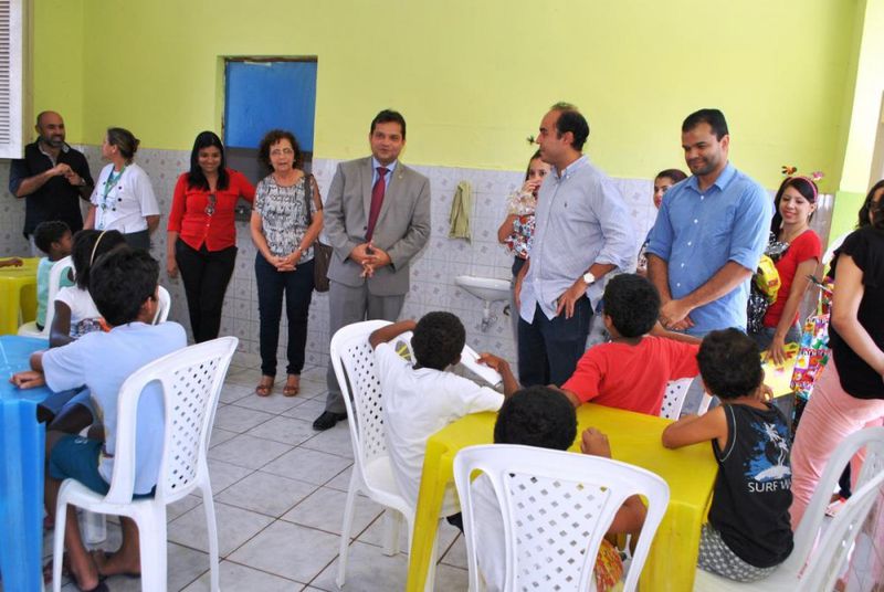 Doação de brinquedos a crianças carentes 