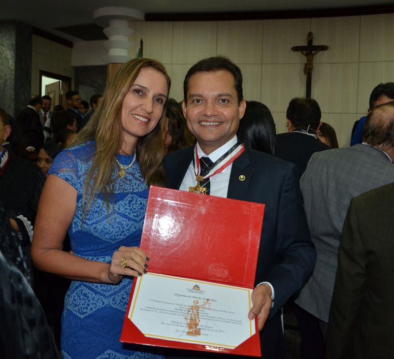 Defensor-geral é homenageado com medalha de Mérito Judiciário