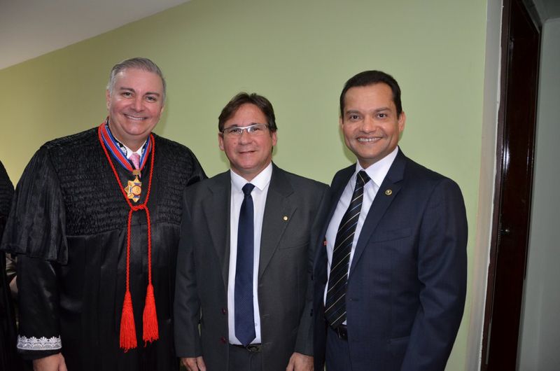 Defensor-geral é homenageado com medalha de Mérito Judiciário