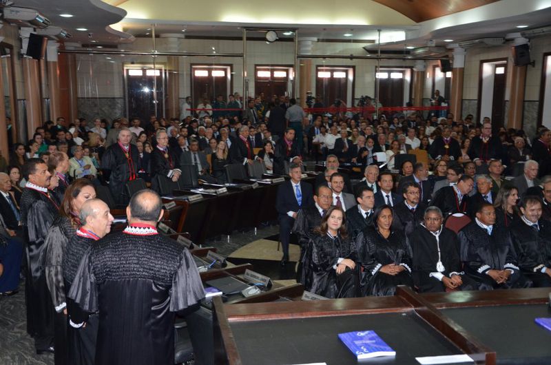 Defensor-geral é homenageado com medalha de Mérito Judiciário